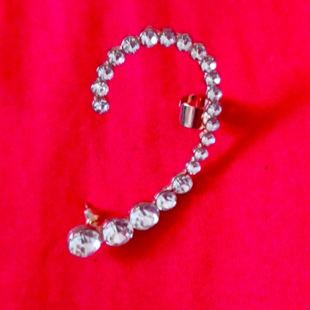Gold tone accent with Crystal stones to Accent your entire ear